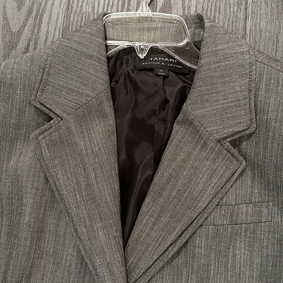 Tahari Jacket - Like New - Picture 2 of 4